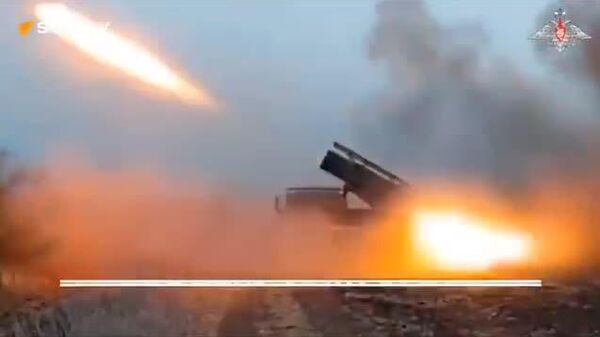 🇷🇺 Оросын Град олон үйлдэлт пуужингийн системийн багийнхан Гуляй-Поле (Запорожье муж) дахь дайсны нисэгчгүй нисэх онгоцны хяналтын цэгүүдийг устгажээ - Sputnik Монгол Улс