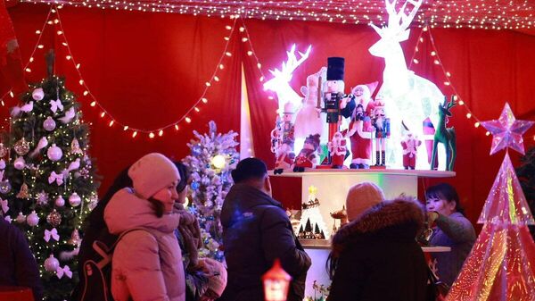 🎪 Улаанбаатар хотын төв талбайд “Крисмасс маркет” ажиллаж эхэллээ - Sputnik Монгол Улс