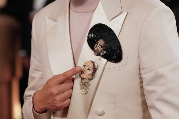 Жон М. Чу 2026 оны 1-р сарын 11-ний ням гарагт Калифорни мужийн Беверли Хиллз дэх Беверли Хилтон зочид буудалд болох 83 дахь удаагийн Алтан бөмбөрцөг шагнал гардуулах ёслолд хүрэлцэн ирнэ. (Зураг: Жордан Страусс/Invision/AP) - Sputnik Монгол Улс