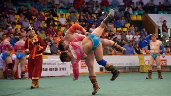 🇲🇳 Монгол Улсын Үндсэн хуулийн өдөрт зориулсан хүчит бөхийн барилдаан эхэллээ - Sputnik Монгол Улс