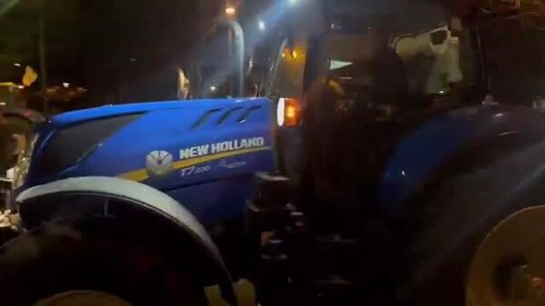 🇫🇷🚜 Меркосурын гэрээг эсэргүүцэн Парист хэдэн арван трактор орж ирлээ - Sputnik Монгол Улс