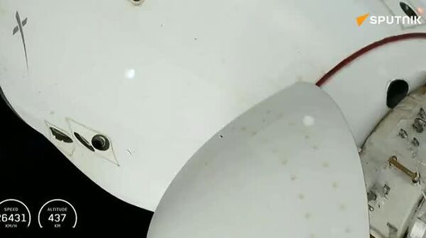 ▶ Сансрын нисгэгч Олег Платоновтай Crew Dragon хөлөг Олон улсын сансрын станцаас буулаа - Sputnik Монгол Улс