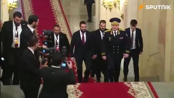 🇸🇾🇷🇺 Сирийн Ерөнхийлөгч Ахмад аль-Шараа Оросын Ерөнхийлөгч Владимир Путинтэй хэлэлцээ хийхээр Кремльд хүрэлцэн ирлээ - Sputnik Монгол Улс