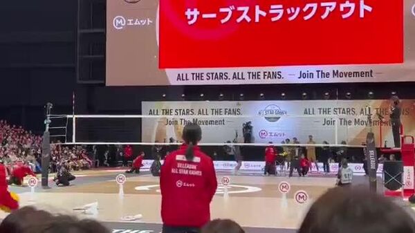 🇯🇵 Японы гар бөмбөгийн шигшээ багийн тамирчин Юдзи Нишида бие халаалтын үеэр санамсаргүйгээр бөмбөгөөр цохисон эмэгтэйгээс ийнхүү уучлалт гуйжээ - Sputnik Монгол Улс