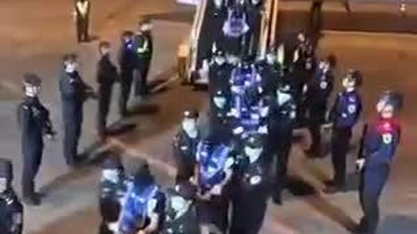 🚨🇨🇳🇲🇲 Хятад улс Мьянмараас 1500 гаруй гэмт хэргийн сэжигтнийг шилжүүлэн авчээ - Sputnik Монгол Улс