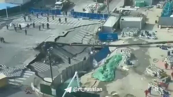 🚨🇨🇳 Шанхай хотод авто зам цөмөрч, асар том нүх үүсчээ - Sputnik Монгол Улс