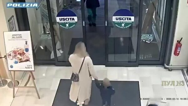 🚨 Италид румын эр арван найман сартай охиныг ээжийнх нь гараас булааж зугтахыг оролджээ - Sputnik Монгол Улс