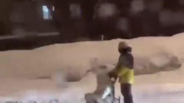 ❄️ Москвачууд цас орсон үед илүү тохиромжтой тээврийн хэрэгсэл ашиглаж эхэлжээ - Sputnik Монгол Улс