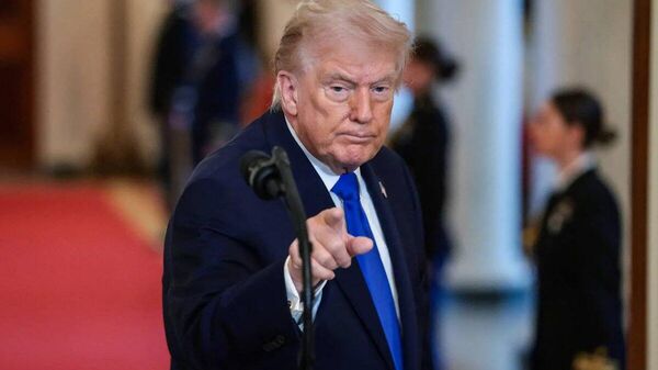 🚨🇺🇸АНУ-ын Ерөнхийлөгч Дональд Трампын Иранд өгч болзошгүй цохилтын талаарх шийдвэр нь тусгай элч Стив Виткофф болон хүргэн Жаред Кушнер нарын Тегераны цөмийн хэлэлцээрийг хэрхэн үнэлэхээс хамаарна гэж The Guardian мэдээлэв - Sputnik Монгол Улс