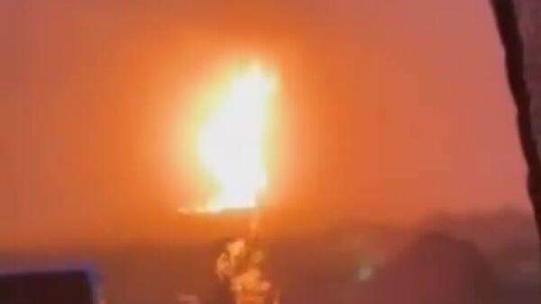 🔥Колумбид шавар галт уул хүчтэй дэлбэрч, галын багана үүсэв - Sputnik Монгол Улс