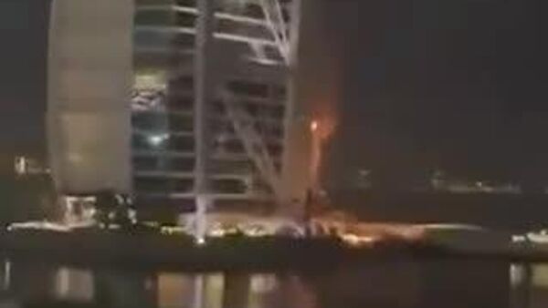 📹Ираны дрон (нисгэгчгүй онгоц) Дубайн алдарт зочид буудал — Бурж аль-Арабт халдлаа - Sputnik Монгол Улс