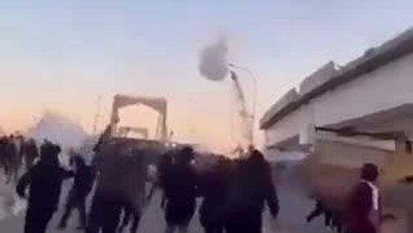 Багдад хотод жагсагчид АНУ-ын Элчин сайдын яам руу нэвтрэхийг оролдож байна - Sputnik Монгол Улс