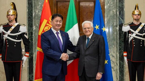 🇲🇳🇮🇹 Засгийн газрын хуралдаанаар “Олон улсад автозамаар ачаа тээвэрлэх тухай Монгол-Итали Улсын Засгийн газар хоорондын хэлэлцээр”-ийг хэлэлцэн баталжээ - Sputnik Монгол Улс