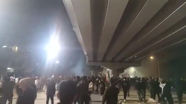 📹🇮🇶 Багдад дахь жагсагчид Ногоон бүсийн хаалган дээр цагдаа нартай мөргөлдөв - Sputnik Монгол Улс