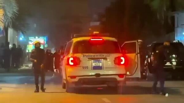 📹 Тархаад буй бичлэгт Бахрейний аюулгүй байдлынхныг Ираны эсрэг бус, харин Ираны дэмжлэгтэйгээр гудамжинд гарсан иргэдтэй мөргөлдөж, баривчилсан нь дүрслэгдсэн байна 📹 Тархаад буй бичлэгт Бахрейний аюулгүй байдлынхныг Ираны эсрэг бус, харин Ираны дэмжлэгтэйгээр гудамжинд гарсан иргэдтэй мөргөлдөж, баривчилсан нь дүрслэгдсэн байна - Sputnik Монгол Улс