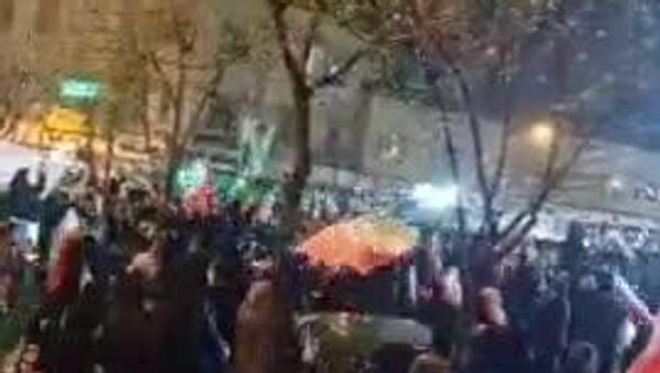 📹🇮🇷 Израилын цохилтын дараа Техраны оршин суугчид цугларчээ - Sputnik Монгол Улс