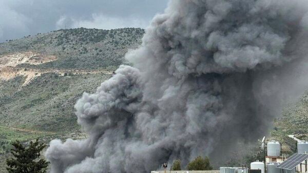 Израилийн цэргийн нисэх хүчин Ливан улсын Баруун Бекаа бүсийг өмнөд хэсэгтэй холбодог стратегийн чухал зам болох “Даллафа” гүүрэнд цохилт өгсөн талаар “Sputnik”-ийн Ливан дахь сурвалжлагч мэдээллээ Израилийн цэргийн нисэх хүчин Ливан улсын Баруун Бекаа бүсийг өмнөд хэсэгтэй холбодог стратегийн чухал зам болох “Даллафа” гүүрэнд цохилт өгсөн талаар “Sputnik”-ийн Ливан дахь сурвалжлагч мэдээллээ - Sputnik Монгол Улс