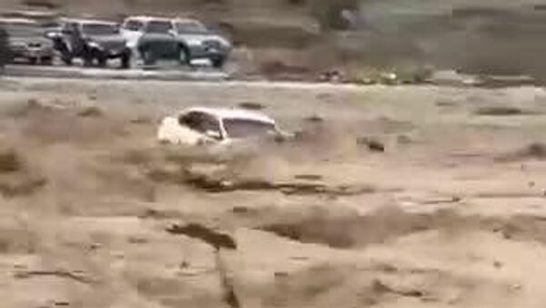 🌊 Ойрх Дорнодыг нэрвэсэн үерийн гамшиг АНЭУ болон Оман улсад хүрчээ - Sputnik Монгол Улс