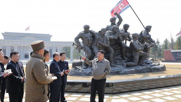 🇰🇵 Ким Жон Ун Оросын Курск мужид тулалдсан Умард Солонгосын цэргүүдийн музейг үзэж сонирхов - Sputnik Монгол Улс