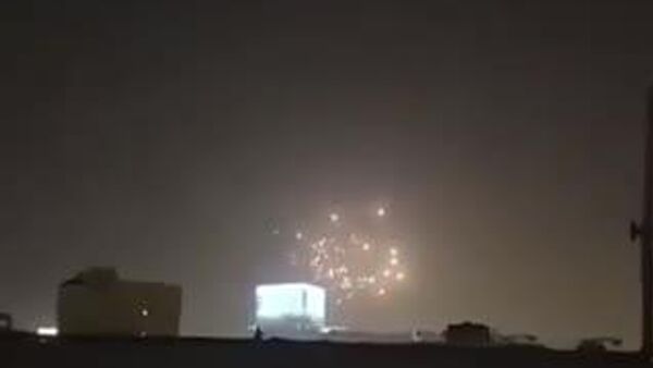 📹 Саудын Арабын гол аж үйлдвэрийн төвд пуужингийн цохилтод өртжээ - Sputnik Монгол Улс