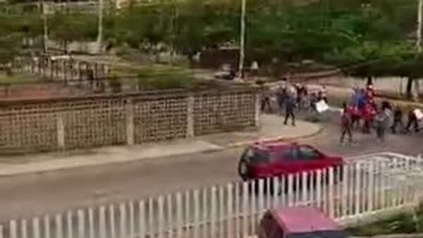 🚨🇻🇪 Венесуэлд үйлдвэрчний эвлэлүүдээр удирдуулсан ажилчид цалингаа нэмүүлэхээр жагсаж байна - Sputnik Монгол Улс