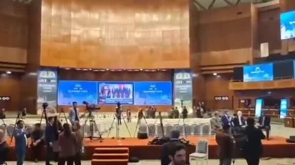 Исламабад хотод болж буй хэлэлцээг сурвалжлахаар ирсэн сэтгүүлчдийн байрлаж буй танхим - Sputnik Монгол Улс