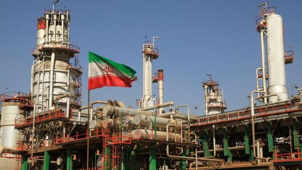 🇮🇷🛢 Иран улс газрын тос боловсруулах хүчин чадлынхаа ихэнх хэсгийг богино хугацаанд сэргээхээр төлөвлөж байна - Sputnik Монгол Улс