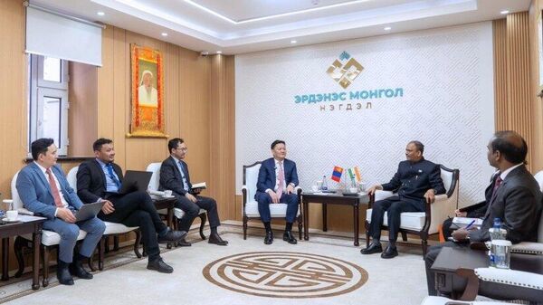 🇲🇳🇮🇳 Энэтхэг рүү коксжих нүүсний дээжийг туршилтаар тээвэрлэнэ - Sputnik Монгол Улс