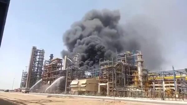 🇮🇳 Энэтхэгийн Ражастан мужийн Пачпадра хотод байрлах HPCL Rajasthan газрын тос боловсруулах үйлдвэрт томоохон хэмжээний гал гарчээ - Sputnik Монгол Улс