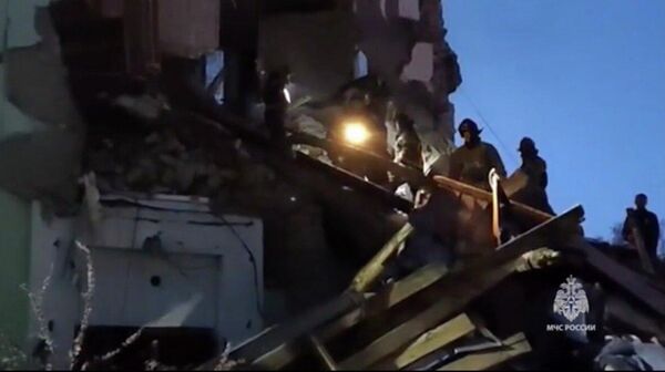 🚨 Украины Зэвсэгт хүчний нисгэгчгүй онгоцнууд Сызран хот дахь орон сууцны барилгад довтолсон талаарх мэдээг саяхан хүргэсэн бол, одоогийн байдлаар - Sputnik Монгол Улс