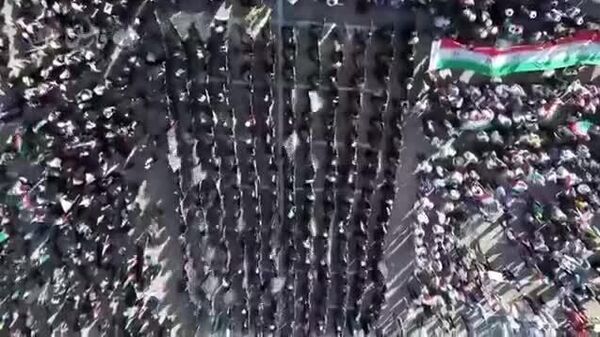 🚨🇮🇷 Аятолла Хаменеи болон генерал Солеймани дурсгалыг хүндэтгэн Иранд жагсаал зохион байгуулав - Sputnik Монгол Улс
