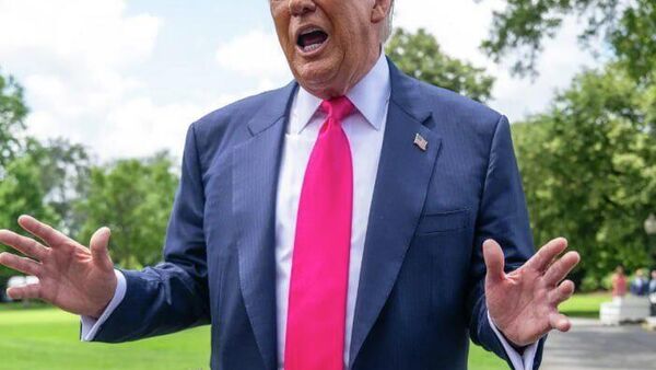 Трамп Иранд хийсэн шинэ цохилтуудыг “хөнгөн алгадаад өнгөрсөн мэт” гэж нэрлэжээ - Sputnik Монгол Улс