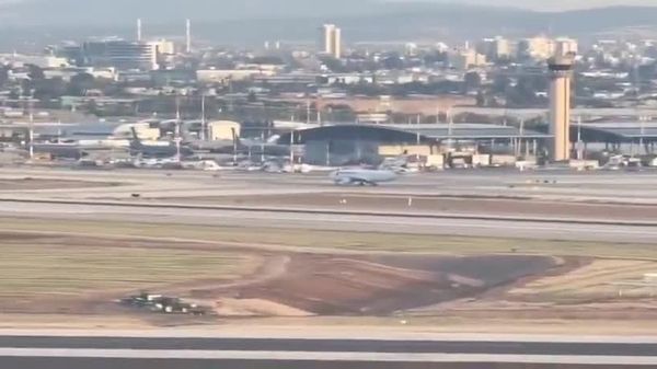 ✈️ Израилын Бен Гурион нисэх онгоцны буудалд Америкийн цэргийн хэдэн арван шатахуун цэнэглэх онгоц байрлаж байна - Sputnik Монгол Улс
