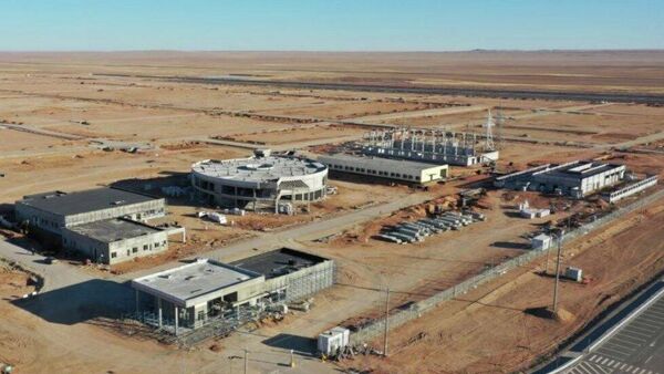🏗️ Газрын тос боловсруулах үйлдвэр байгуулах төслийн тоног төхөөрөмж, эд ангиудыг суурилуулж байна - Sputnik Монгол Улс