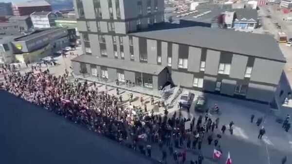 📹🇬🇱 АНУ Гренландад шинэ консулын газар нээхийг олон зуун хүн эсэргүүцэж байна - Sputnik Монгол Улс