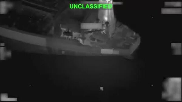 🚨🇺🇸 АНУ-ын Төв Командлал газрын тосны танкерт цохилт өгч буйг харуулсан бичлэгийг нийтэлжээ - Sputnik Монгол Улс
