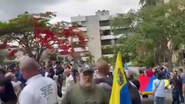 🚨🇻🇪 Үйлдвэрчний эвлэлийн төлөөлөгчид болон оюутнуудын удирдлага дор Венесуэлийн иргэд Каракас дахь АНУ-ын Элчин сайдын яамны гадаа жагсаж байна - Sputnik Монгол Улс