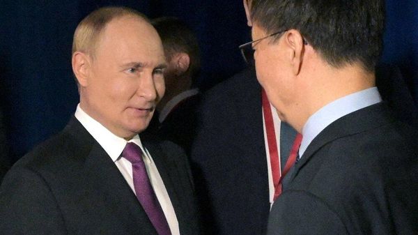 Оросын Ерөнхийлөгч Владимир Путин 6-р сарын 5-нд Санкт-Петербургийн олон улсын эдийн засгийн форумын (SPIEF) хүрээнд БНХАУ-ын Төрийн зөвлөлийн дэд дарга Хань Жэнтэй тусдаа уулзалт хийнэ гэж Оросын удирдагчийн туслах Юрий Ушаков сэтгүүлчдэд мэдээлжээ - Sputnik Монгол Улс