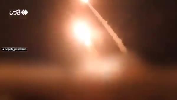 📹🚀 Исламын хувьсгалт харуулын корпус Израил руу пуужин харваж буй бичлэгийг нийтэлжээ - Sputnik Монгол Улс