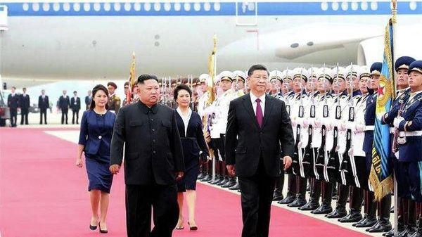 🇨🇳🇰🇵 Ши Жиньпин Умард Солонгост айлчилж байна - Sputnik Монгол Улс