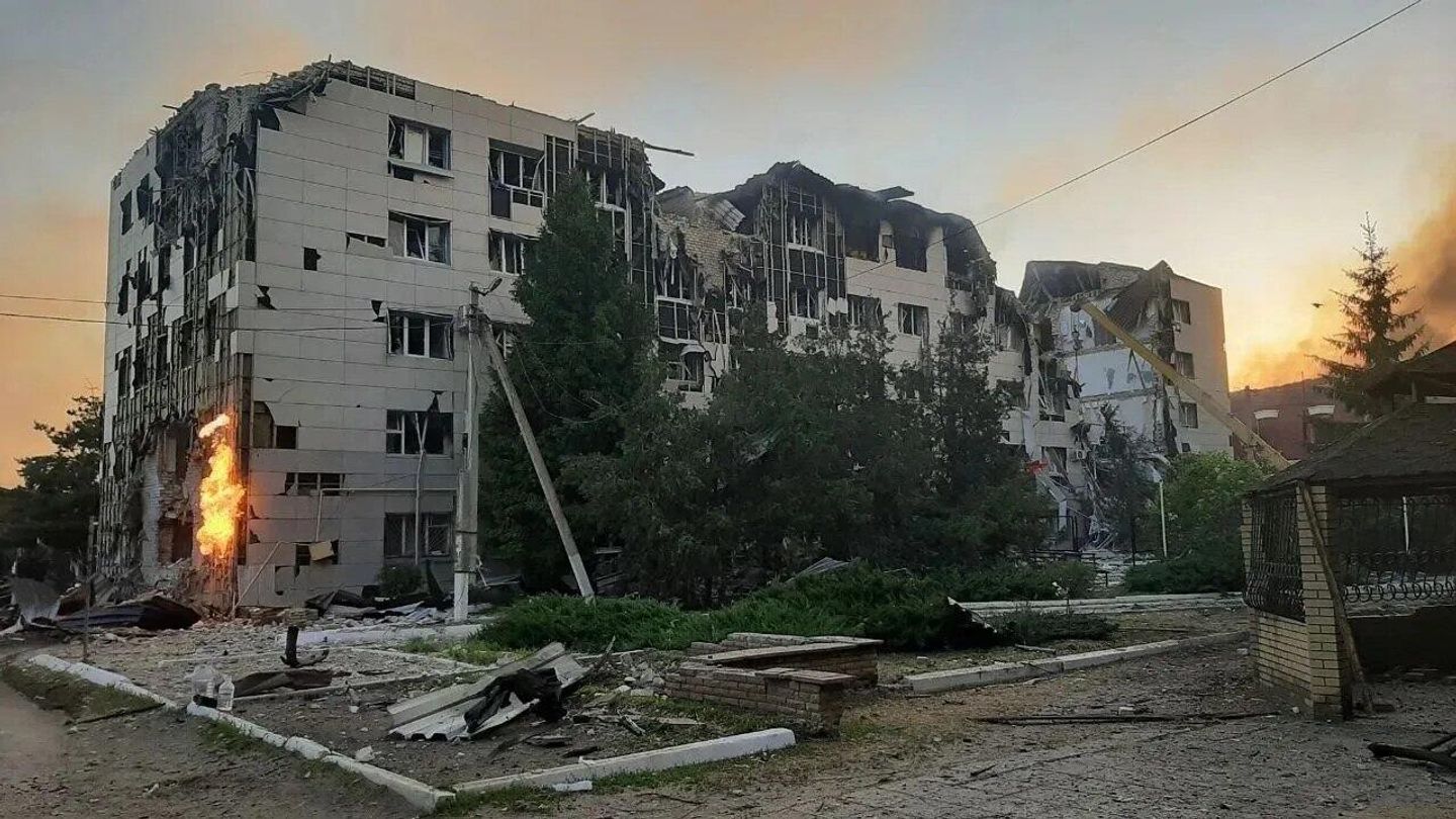 Последствия удара ВСУ по колледжу в Старобельске в ЛНР Последствия удара ВСУ по колледжу в Старобельске в ЛНР - Sputnik Монгол Улс