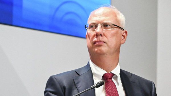 Барууны улс төрчид дотоод асуудлаа Оросоор тайлбарлахыг оролдож байна - Sputnik Монгол Улс