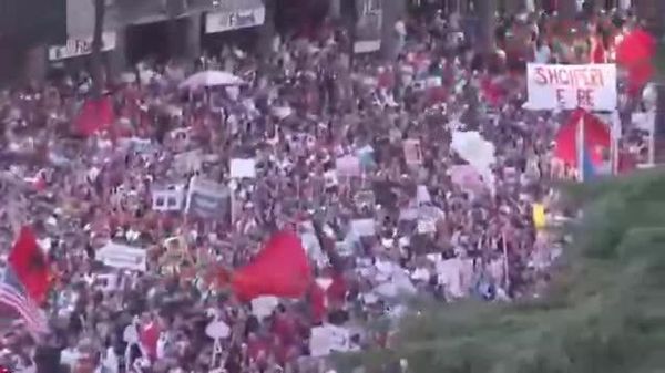🇦🇱 Албанид авлигын эсрэг (үндсэндээ Трампын гэр бүлийн $4 тэрбумын үл хөдлөх хөрөнгийн мега төслийг эсэргүүцсэн) жагсаал үргэлжилж байна - Sputnik Монгол Улс