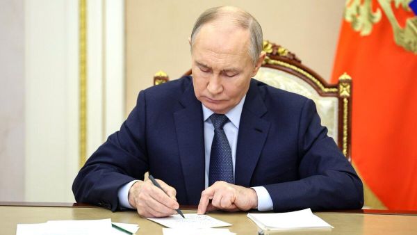 🇷🇺🇨🇳 Владимир Путин Ши Жиньпинд төрсөн өдрийн мэндчилгээ илгээв 🇷🇺🇨🇳 Владимир Путин Ши Жиньпинд төрсөн өдрийн мэндчилгээ илгээв - Sputnik Монгол Улс