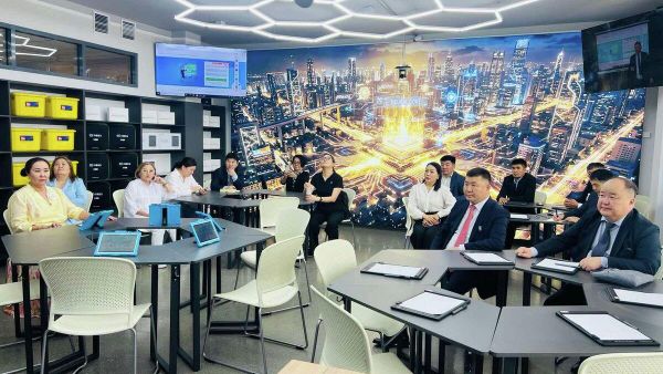 🇲🇳🇰🇿 Хүүхэд төвтэй сургалтын орчин бүрдүүлэх, боловсролын байгууллагын менежментийн сайн туршлагыг харилцан нэвтрүүлэх чиглэлээр хамтран ажиллахаар санал нэгдэв 🇲🇳🇰🇿 Хүүхэд төвтэй сургалтын орчин бүрдүүлэх, боловсролын байгууллагын менежментийн сайн туршлагыг харилцан нэвтрүүлэх чиглэлээр хамтран ажиллахаар санал нэгдэв - Sputnik Монгол Улс