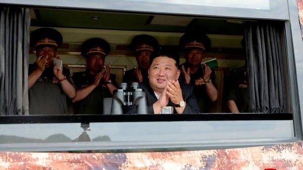 🚨🇰🇵 Умард Солонгос орчин үеийн олон хөөргөлттэй пуужингийн систем болон тактикийн пуужинг амжилттай туршжээ - Sputnik Монгол Улс