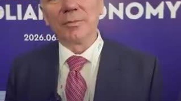 🗣️ Гадаадын хөрөнгө оруулагчид Монгол Улсын Засгийн газрын хэрэгжүүлсэн шинэчлэл, төлөвлөж буй реформын талаар сэтгэгдлээ хуваалцав - Sputnik Монгол Улс