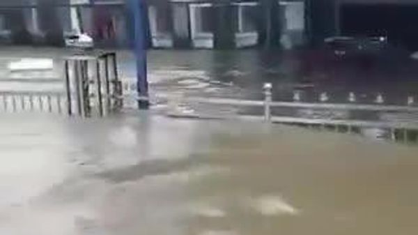 🌊 Хятадын зүүн хойд хэсэгт, тухайлбал Ляонин мужид Бави хар салхины улмаас аадар бороо орж, үерийн гамшиг үргэлжилж байна - Sputnik Монгол Улс
