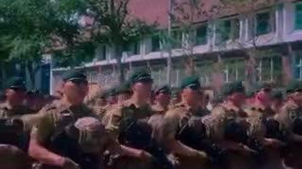 🇲🇳 “Амь өрссөн ширүүн тулалдаанд Эцсийн дусал цусаа ч хайрлахгүй, Эх нутгийн ширхэг чулууг ч Элгэндээ тэвэрч эгнэгт хамгаална” хэмээн эх оронч дуугаа дуулан алхах армийн тусгай ангийн дайчид 🇲🇳 “Амь өрссөн ширүүн тулалдаанд Эцсийн дусал цусаа ч хайрлахгүй, Эх нутгийн ширхэг чулууг ч Элгэндээ тэвэрч эгнэгт хамгаална” хэмээн эх оронч дуугаа дуулан алхах армийн тусгай ангийн дайчид - Sputnik Монгол Улс