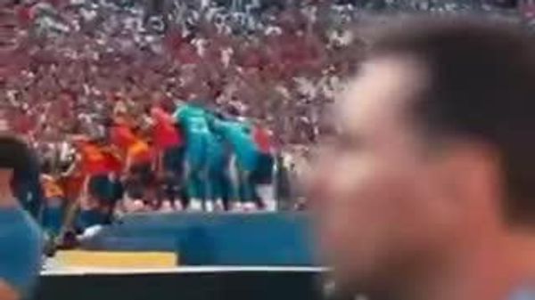 🇦🇷🏆 Испани алтан цомоо өргөж байхад камер Мессиг дагаж байв - Sputnik Монгол Улс